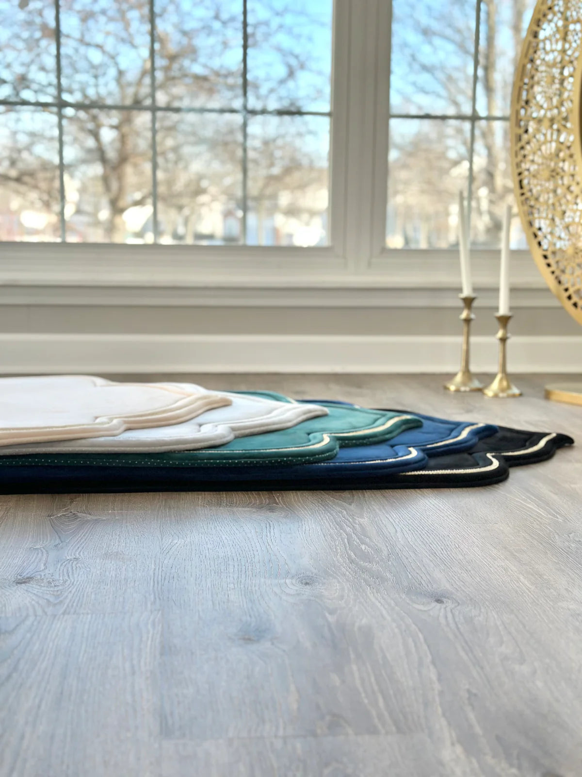 Luxury Padded Prayer Mat / Islamic Prayer Rug with Tote Bag – Non-Slip Floral Design